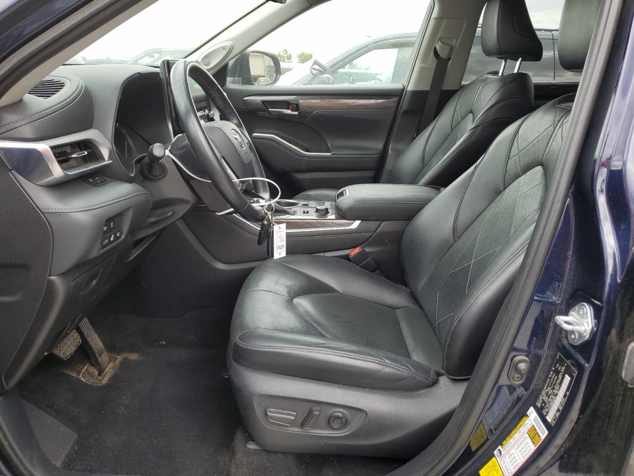 5TDFZRBH0MS099784 2021 Toyota Highlander Platinum