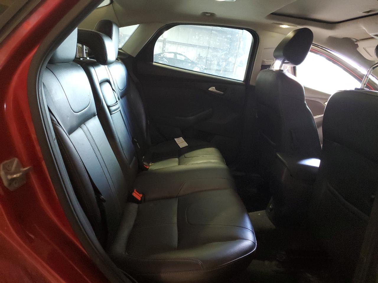 1FAHP3J29CL122221 2012 Ford Focus Titanium