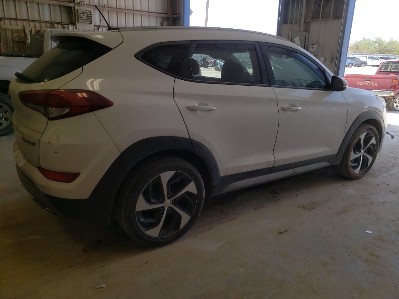 KM8J33A23HU323598 2017 Hyundai Tucson Limited