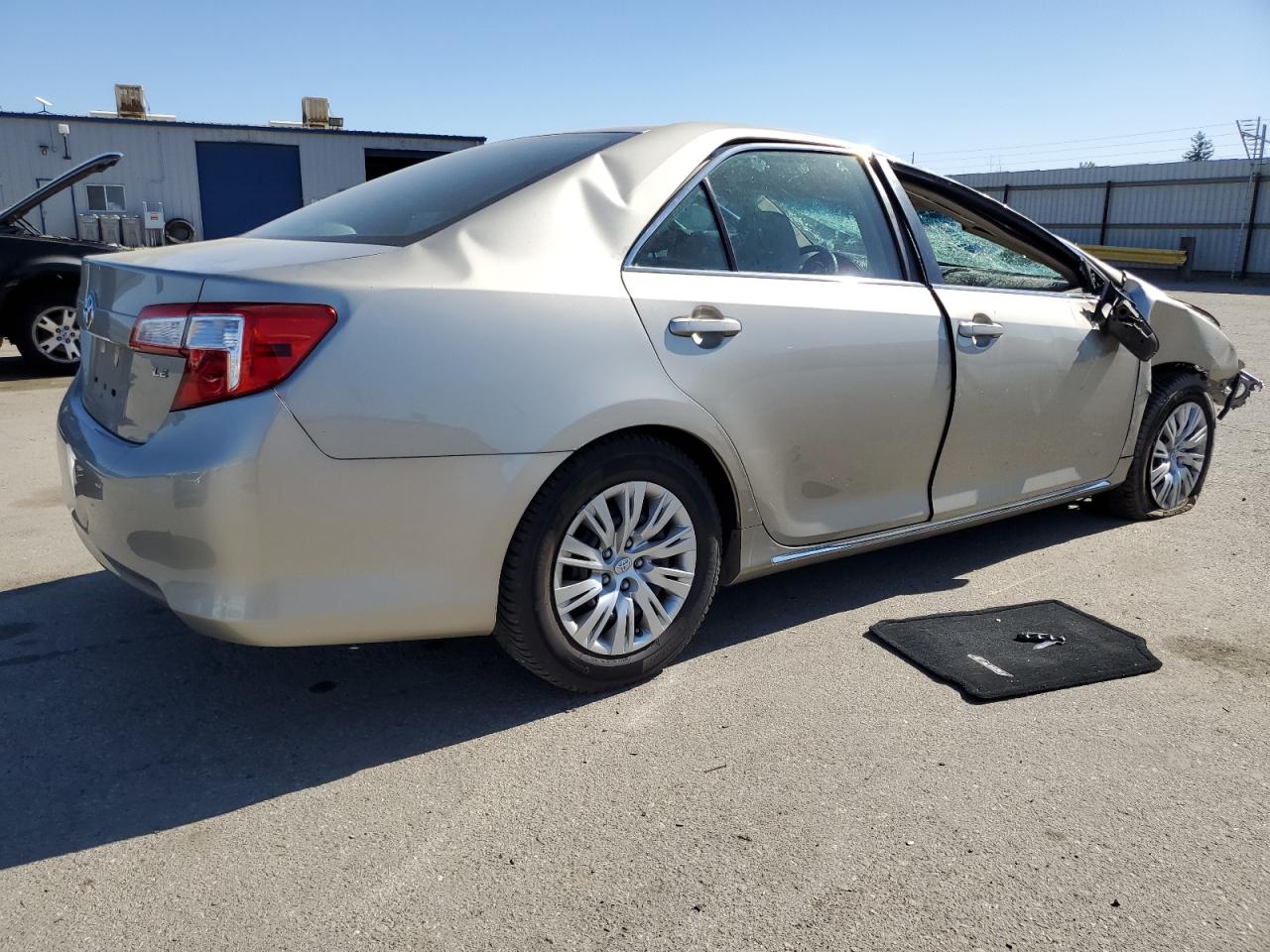 4T4BF1FK1ER435553 2014 Toyota Camry L