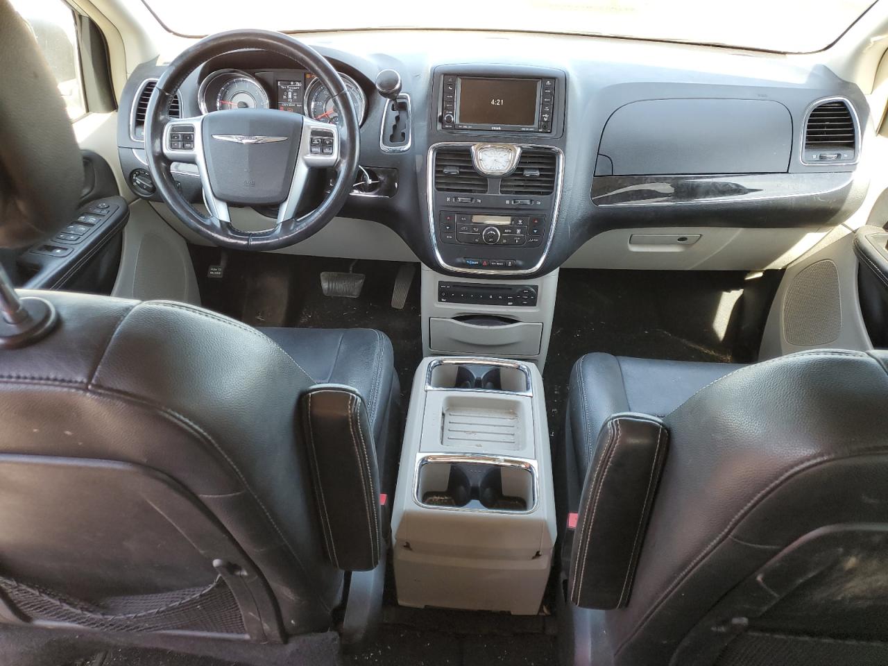 2A4RR8DG6BR799644 2011 Chrysler Town & Country Touring L