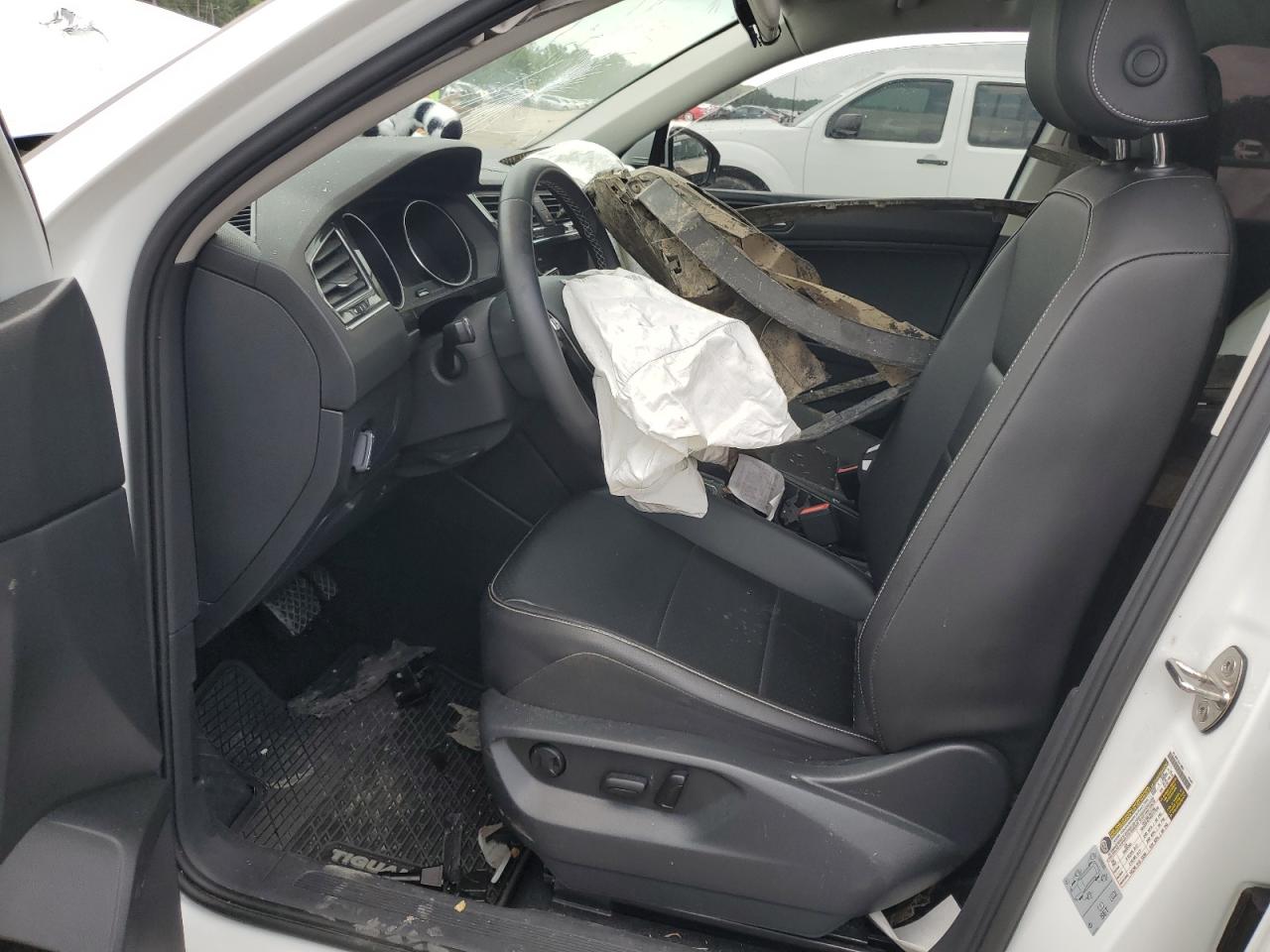 3VV3B7AX7MM158819 2021 Volkswagen Tiguan Se
