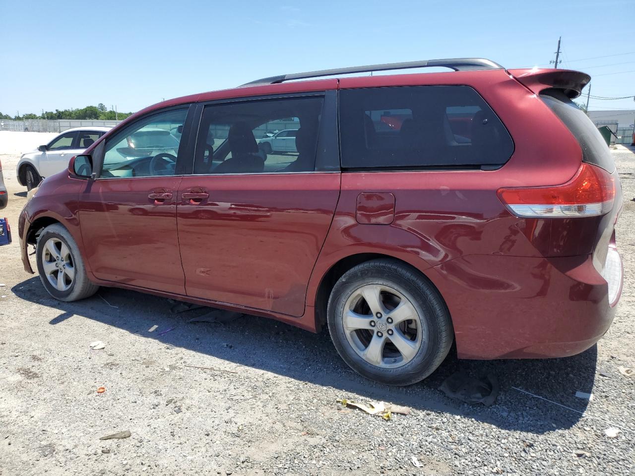 5TDKK3DC3BS020719 2011 Toyota Sienna Le