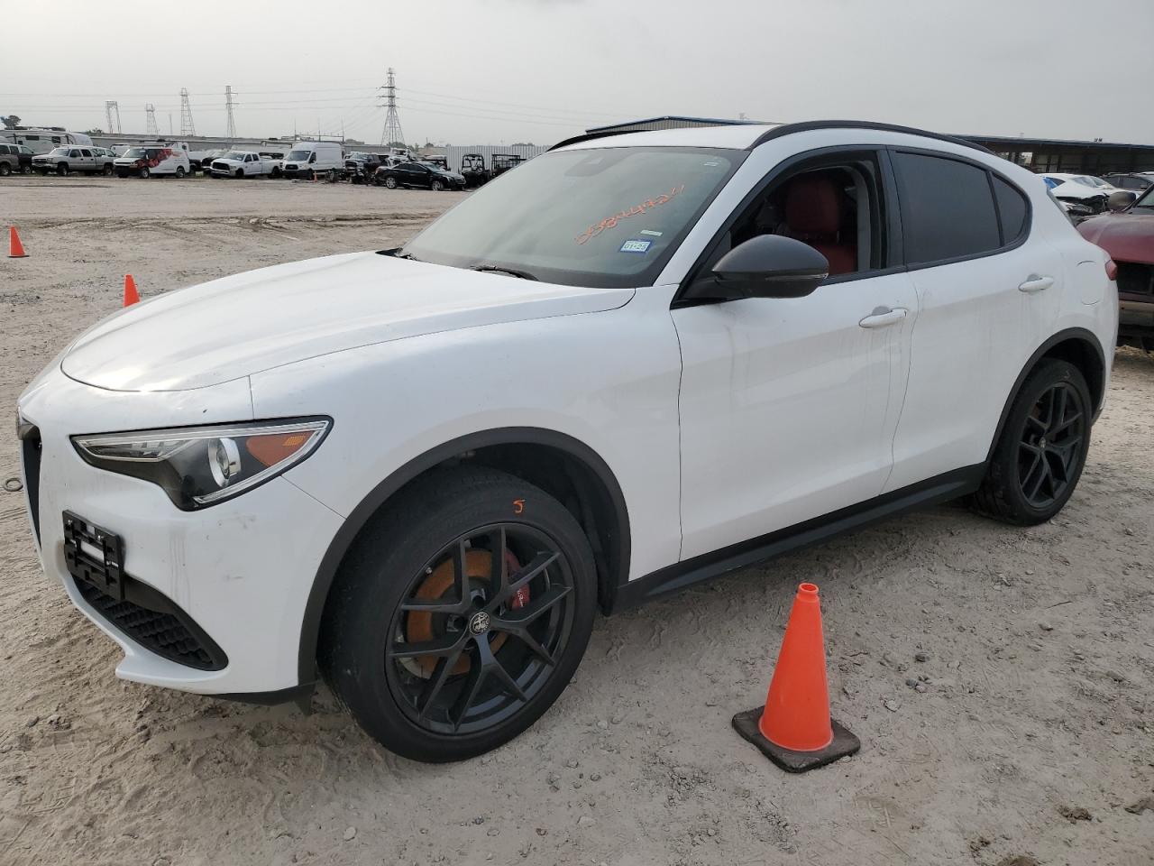 2020 Alfa Romeo Stelvio vin: ZASPAJAN8L7C95041