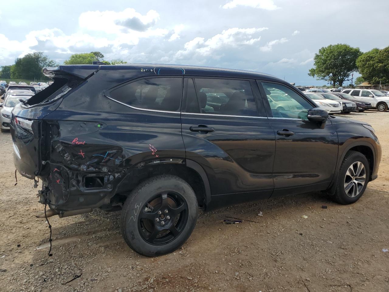 5TDGZRBH3MS530588 2021 Toyota Highlander Xle