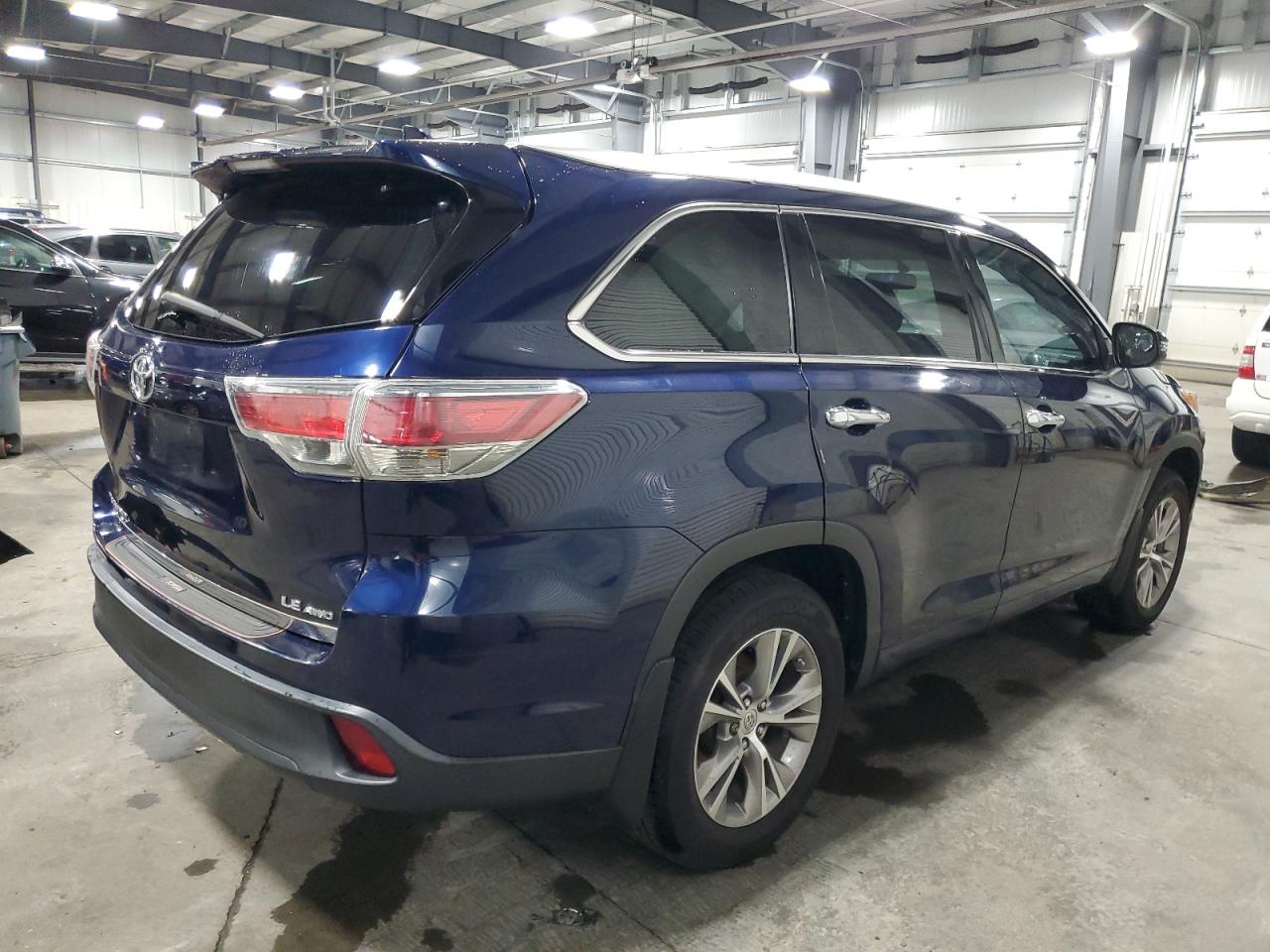 5TDBKRFH4FS102685 2015 Toyota Highlander Le