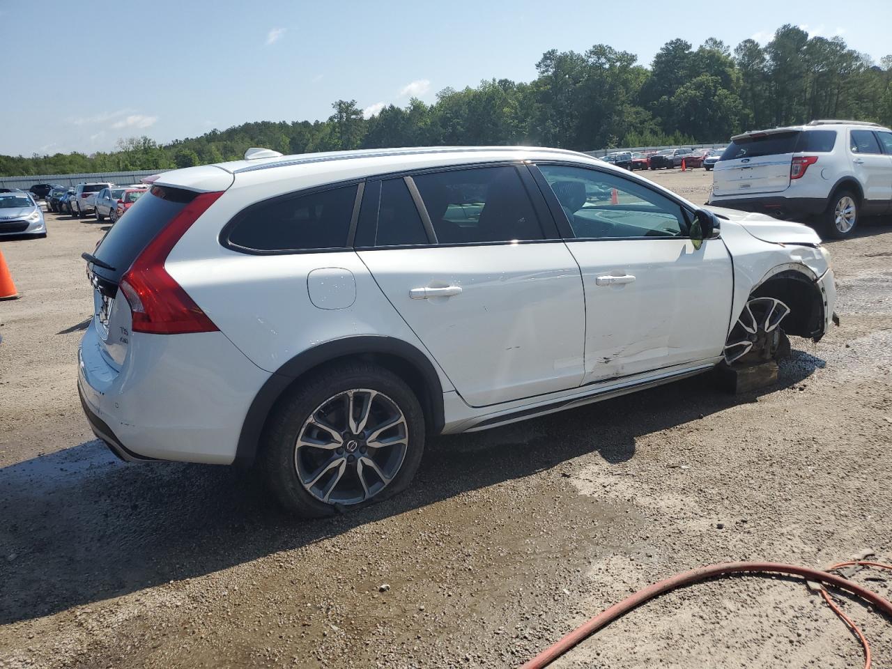 2016 Volvo V60 Cross Country Platinum vin: YV4612HM4G1016942