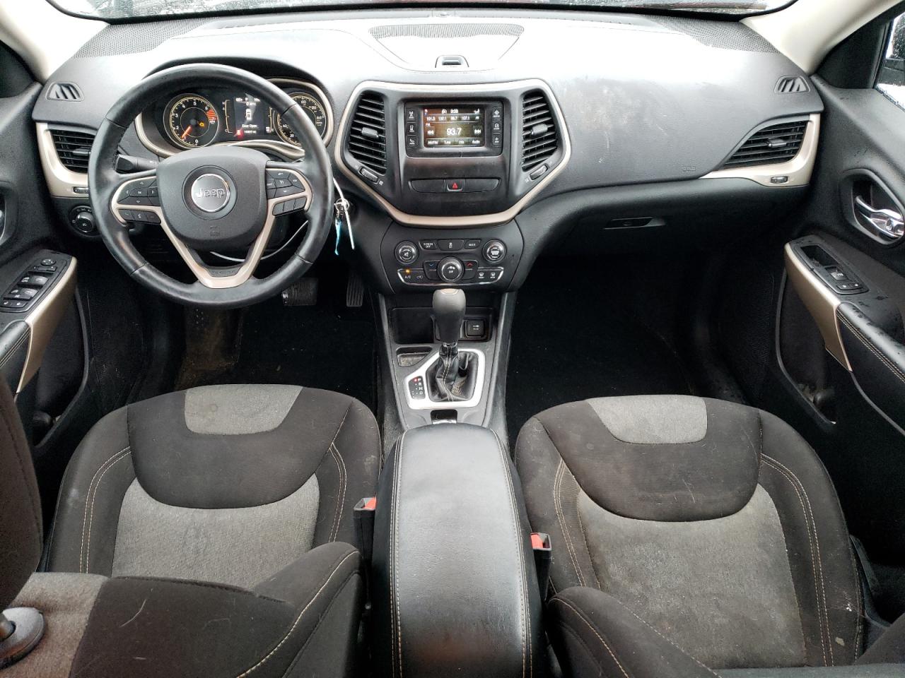 1C4PJLCB1JD536962 2018 Jeep Cherokee Latitude