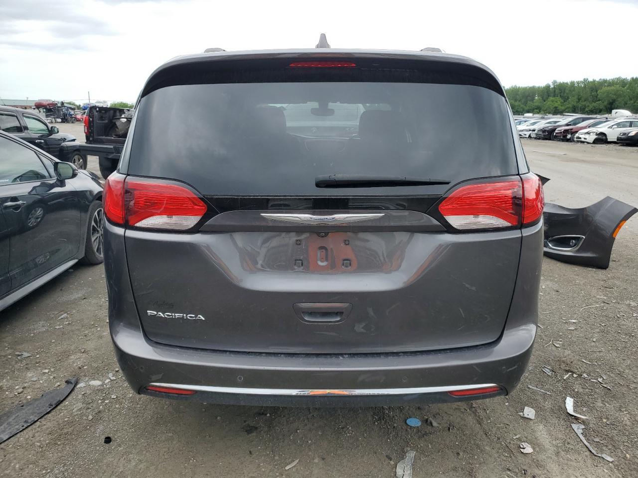 2C4RC1BG2JR122784 2018 Chrysler Pacifica Touring L