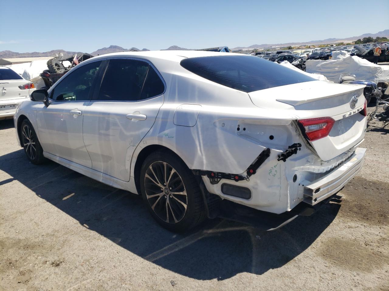 4T1B11HK1JU663780 2018 Toyota Camry L