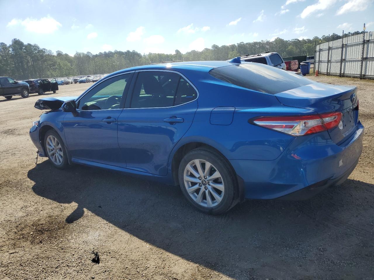 2020 Toyota Camry Le vin: 4T1C11AK1LU345398