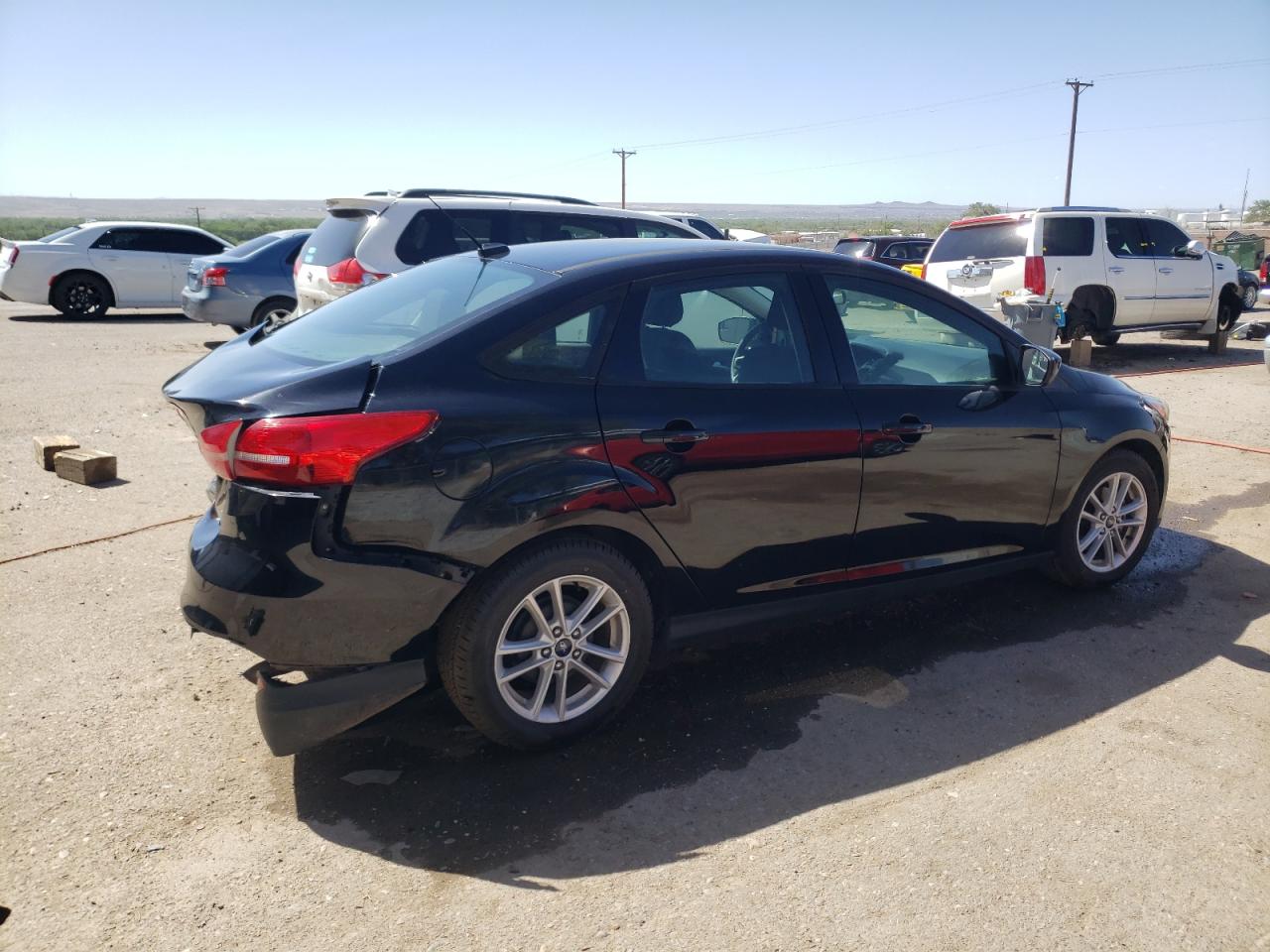 2018 Ford Focus Se vin: 1FADP3F29JL260975