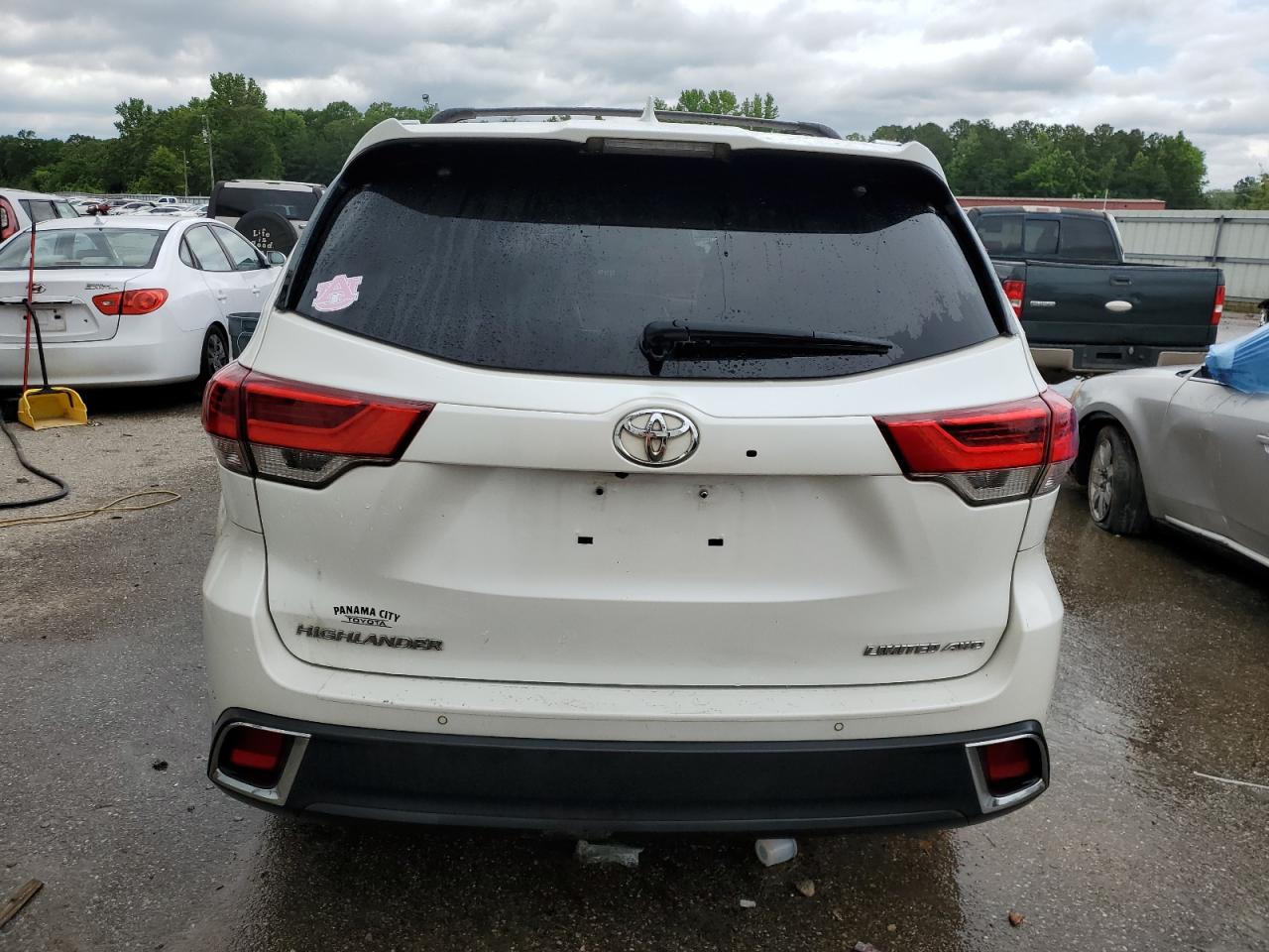 5TDDZRFH7JS867418 2018 Toyota Highlander Limited