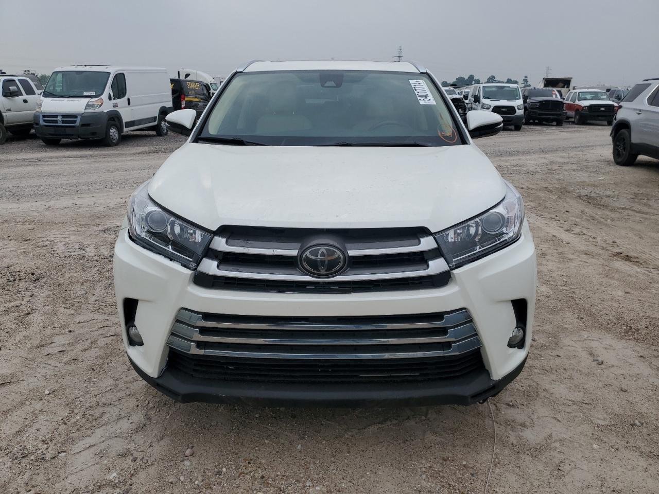 5TDKZRFH0JS538969 2018 Toyota Highlander Se