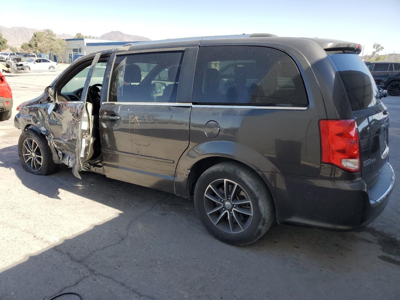 2C4RDGCG7HR603963 2017 Dodge Grand Caravan Sxt