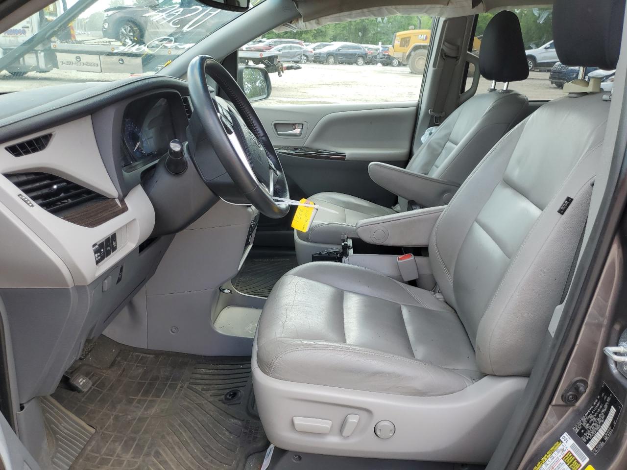 5TDYK3DC3FS635688 2015 Toyota Sienna Xle