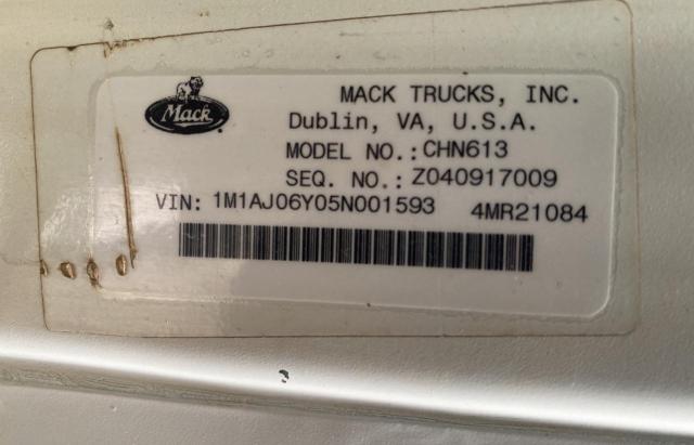 Lot #2535396956 2005 MACK 600 CHN600 salvage car