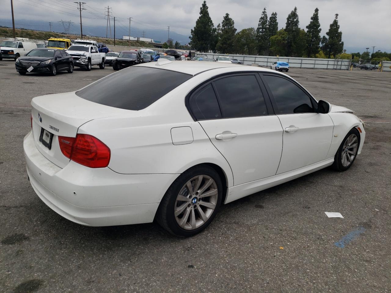 WBAPH7C50BE852777 2011 BMW 328 I