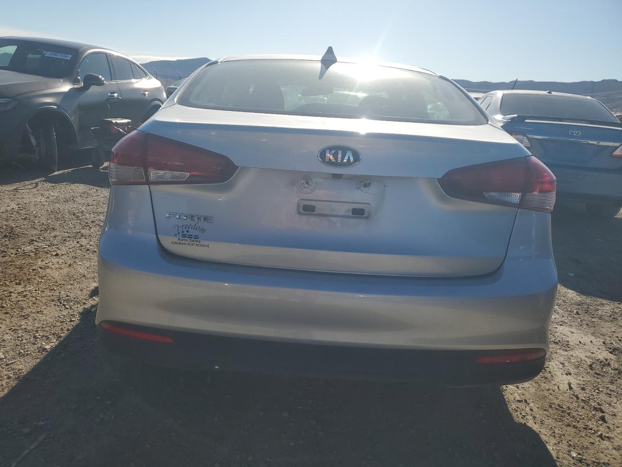 3KPFL4A76JE240814 2018 Kia Forte Lx