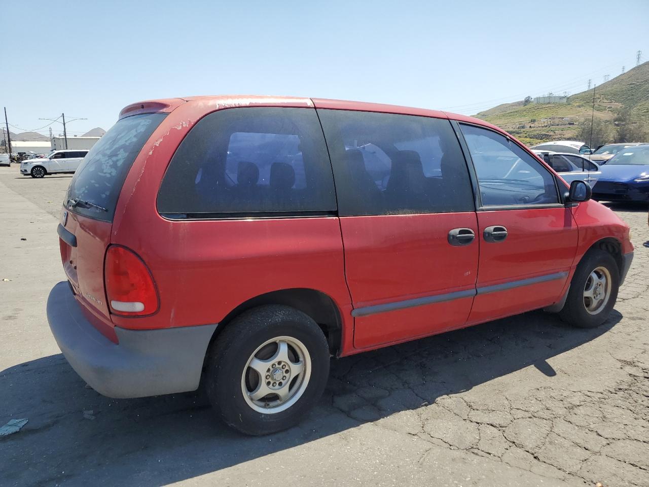 2B4FP25B3YR508974 2000 Dodge Caravan