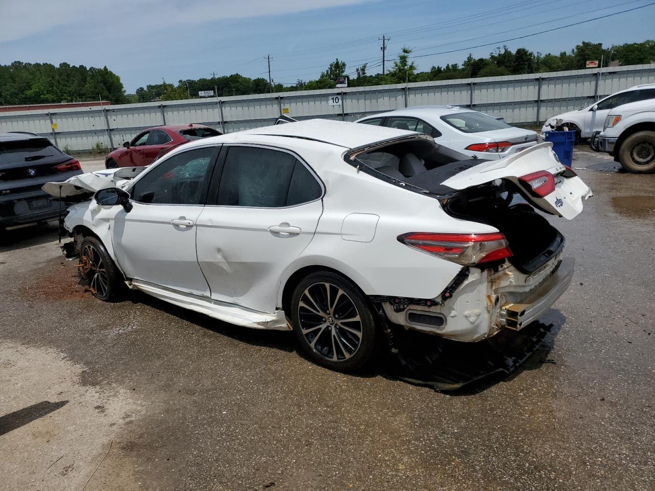 2018 Toyota Camry L vin: JTNB11HK0J3025932