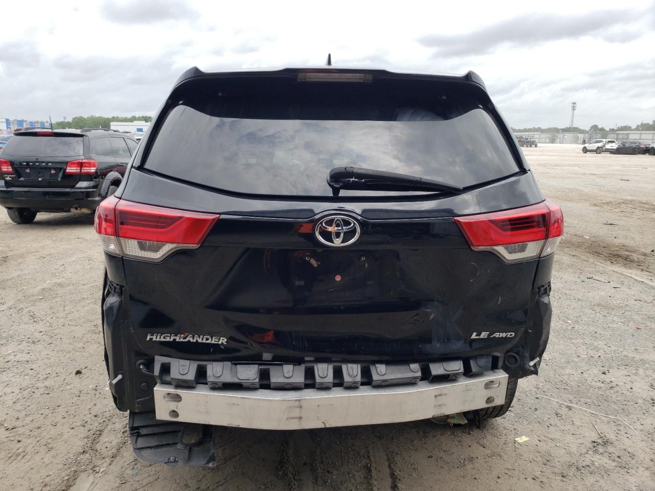 5TDBZRFH3JS492280 2018 Toyota Highlander Le