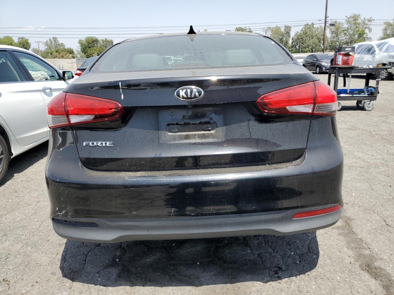 3KPFL4A7XHE117334 2017 Kia Forte Lx