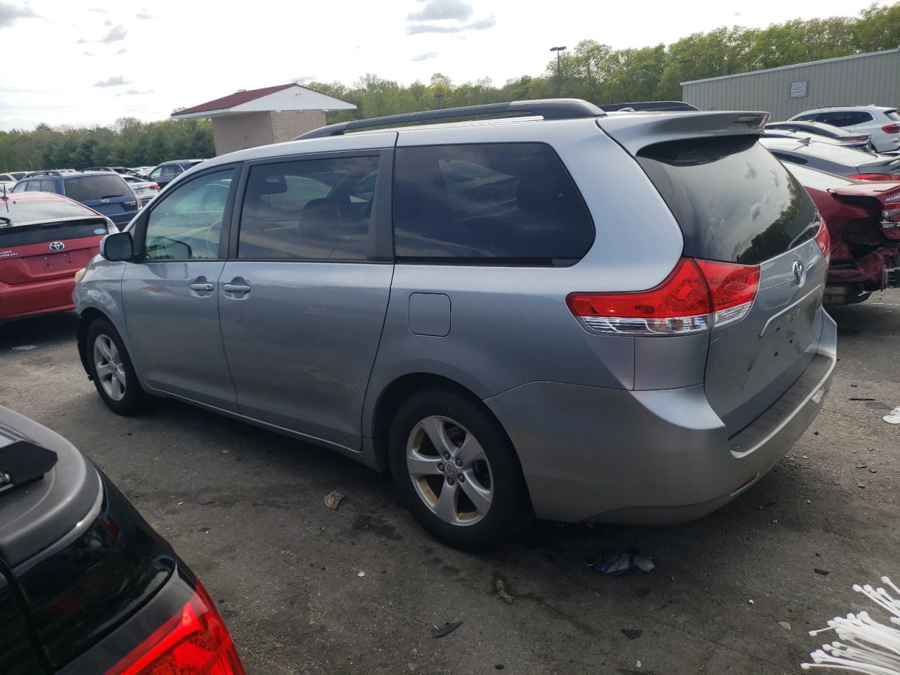 5TDKK3DC9BS076843 2011 Toyota Sienna Le