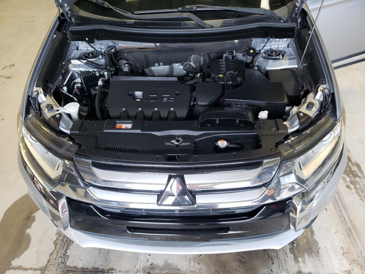 JA4AZ2A36HZ045198 2017 Mitsubishi Outlander Es