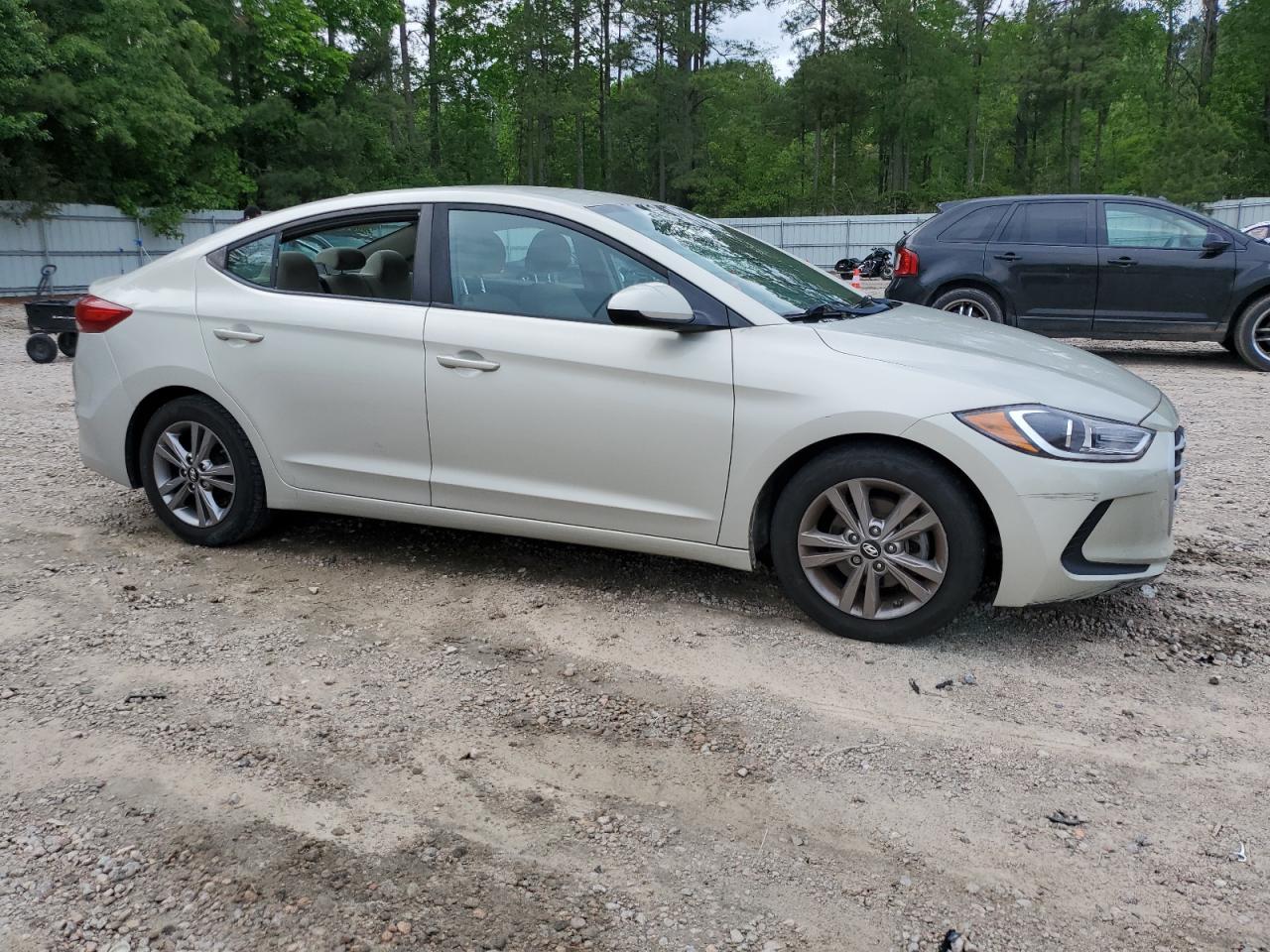 KMHD84LFXHU370065 2017 Hyundai Elantra Se