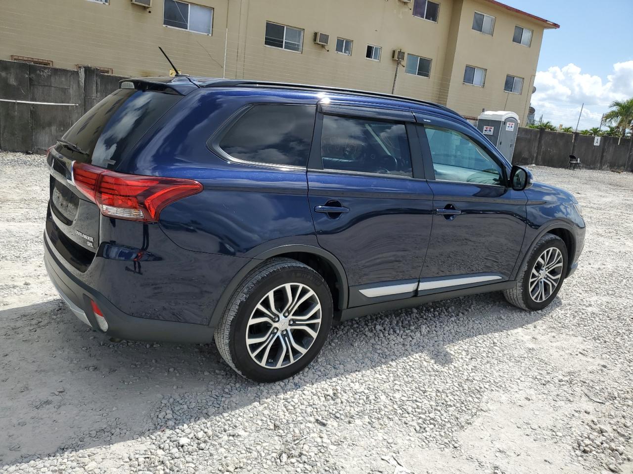 2016 Mitsubishi Outlander Se vin: JA4AZ3A32GZ026555