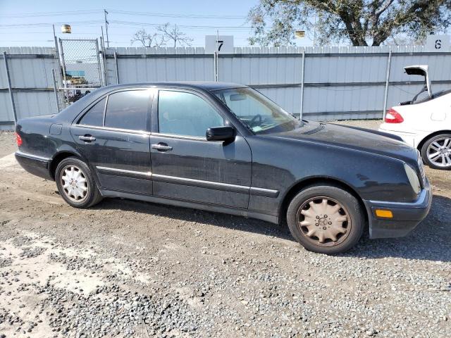 1998 Mercedes-Benz E 320 VIN: WDBJF65F1WA655434 Lot: 57140514