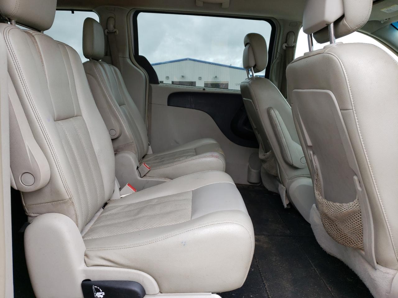 2A4RR8DG6BR705858 2011 Chrysler Town & Country Touring L