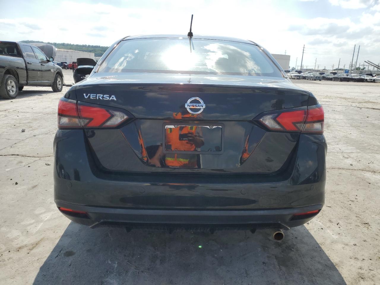 Lot #2945690687 2020 NISSAN VERSA S