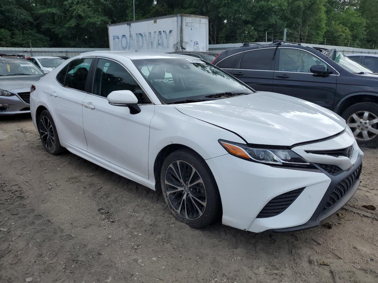 4T1B11HK6JU121462 2018 Toyota Camry L