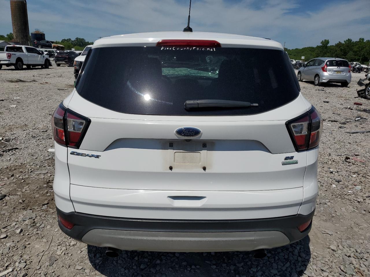 1FMCU0G9XHUB67777 2017 Ford Escape Se