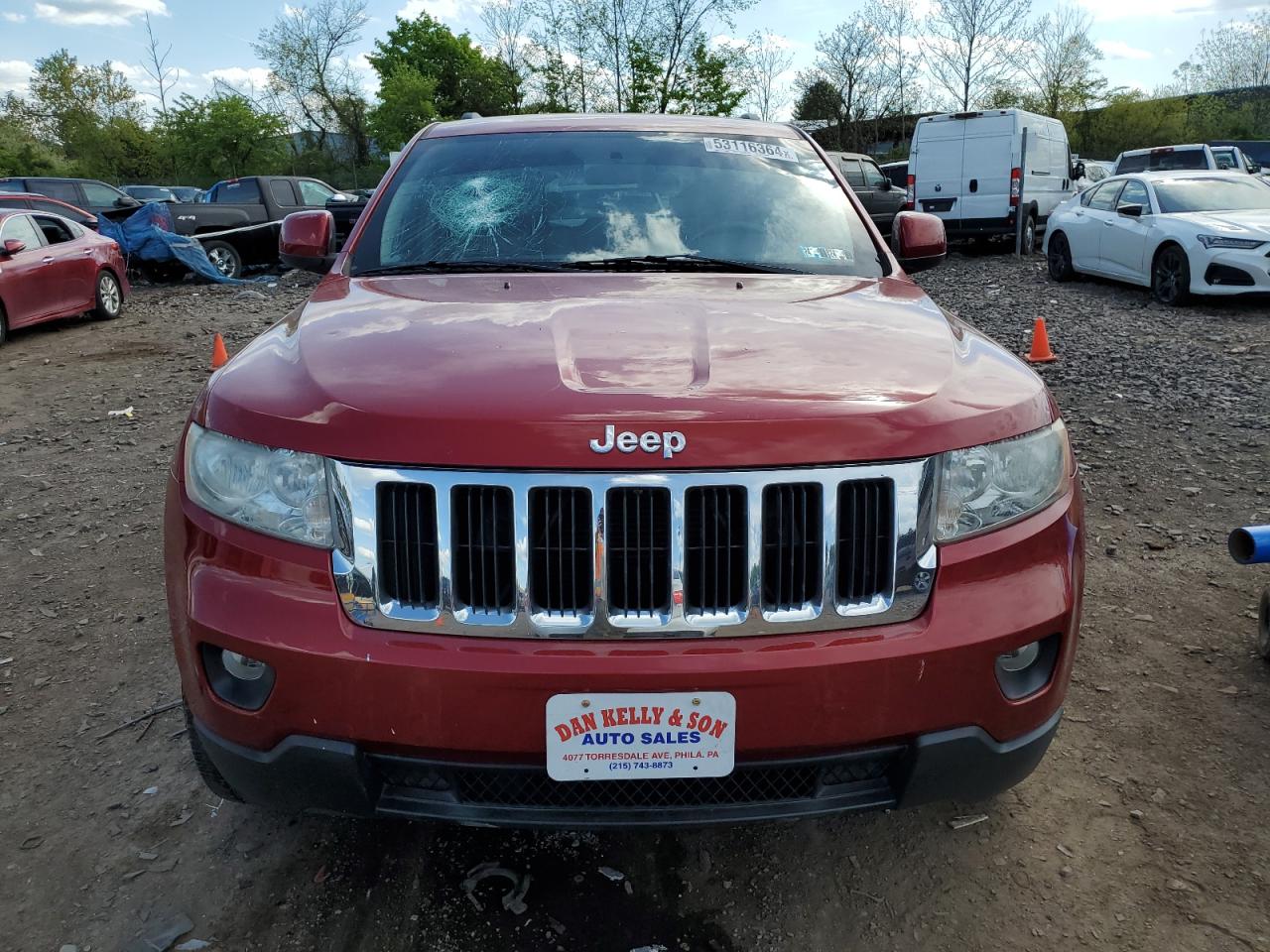 1J4RR4GG2BC547175 2011 Jeep Grand Cherokee Laredo