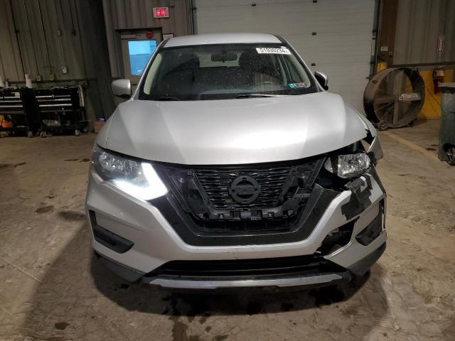 2017 Nissan Rogue S VIN: JN8AT2MVXHW253739 Lot: 51930234