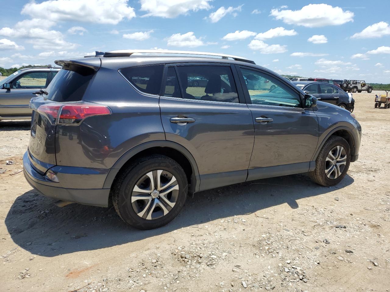 2T3ZFREV5JW461139 2018 Toyota Rav4 Le