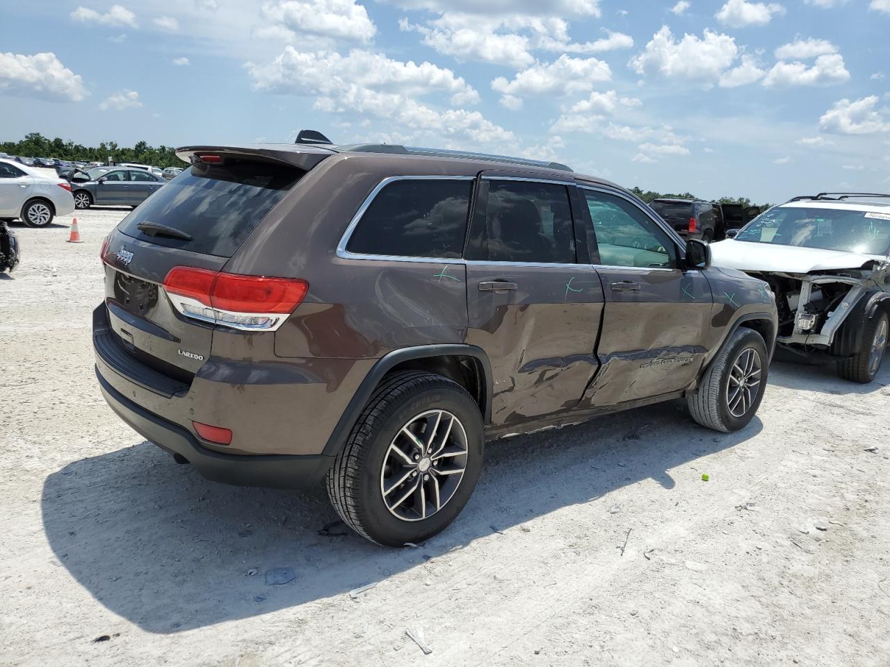 1C4RJEAG2JC429573 2018 Jeep Grand Cherokee Laredo