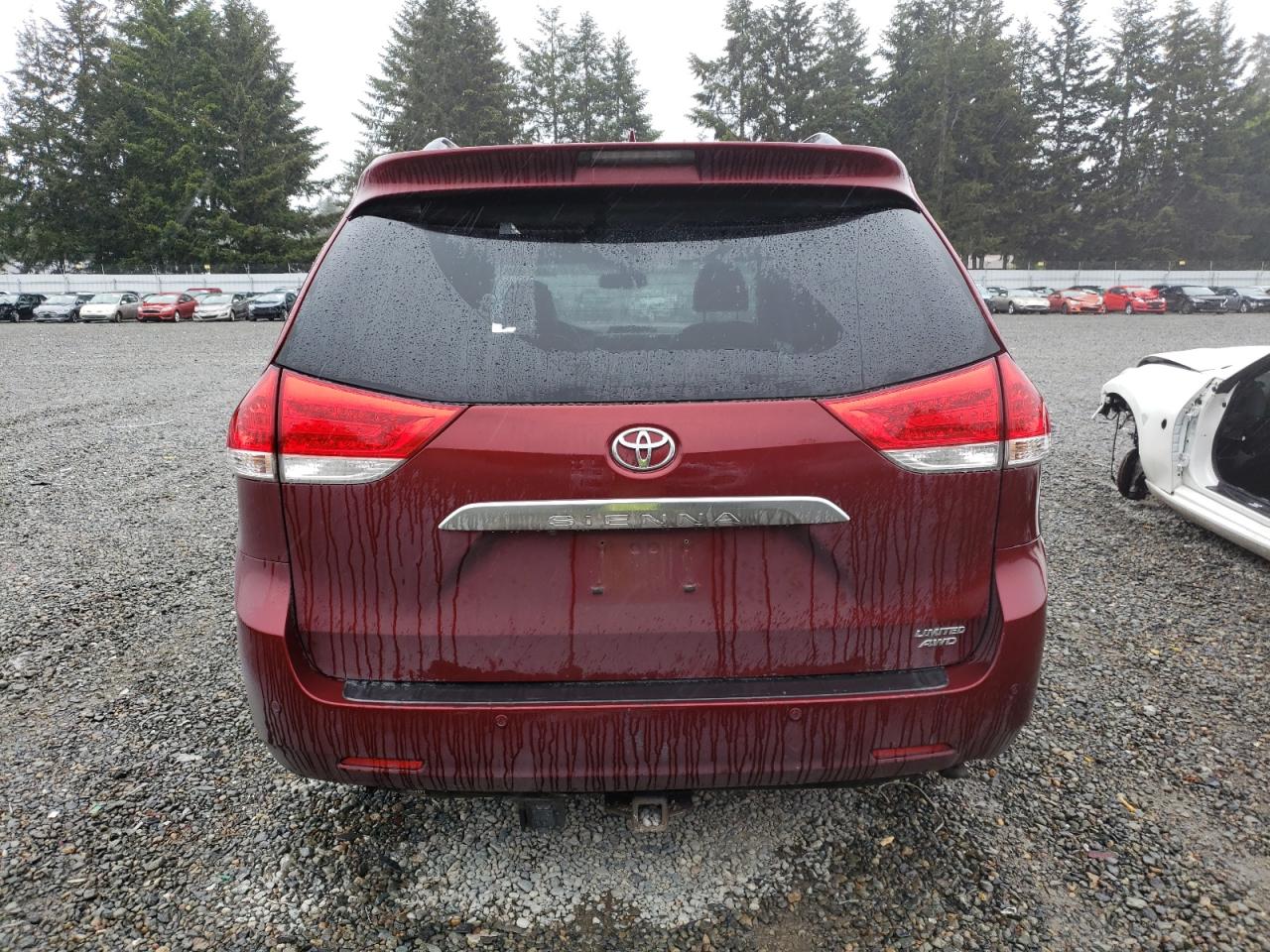 5TDDK3DC8BS005318 2011 Toyota Sienna Xle