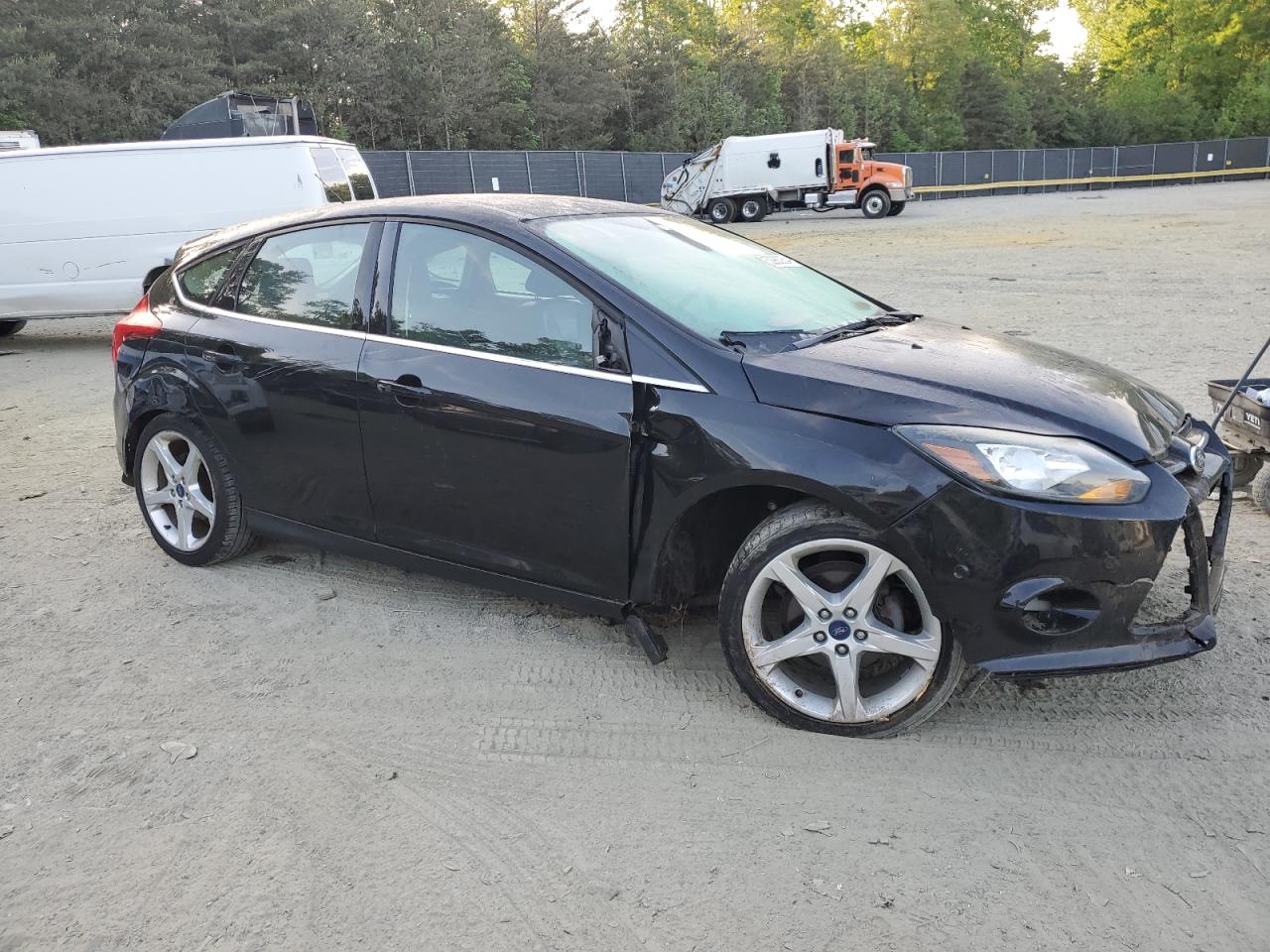 1FAHP3N27CL399685 2012 Ford Focus Titanium