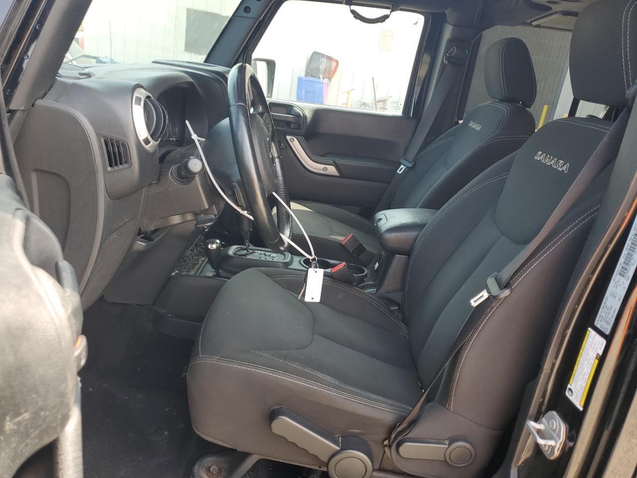 1C4BJWEG0GL273432 2016 Jeep Wrangler Unlimited Sahara