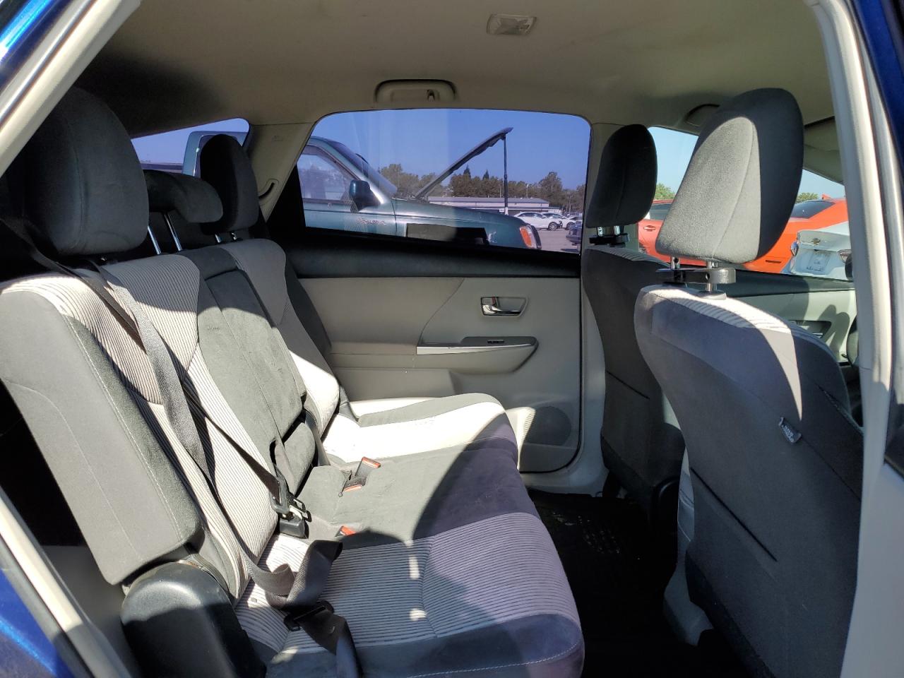 JTDZN3EUXFJ034259 2015 Toyota Prius V