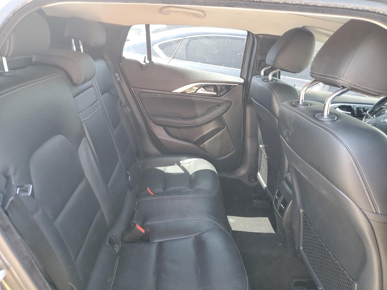 SJKCH5CR1HA023884 2017 Infiniti Qx30 Base