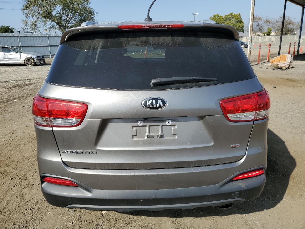 5XYPG4A3XHG269574 2017 Kia Sorento Lx