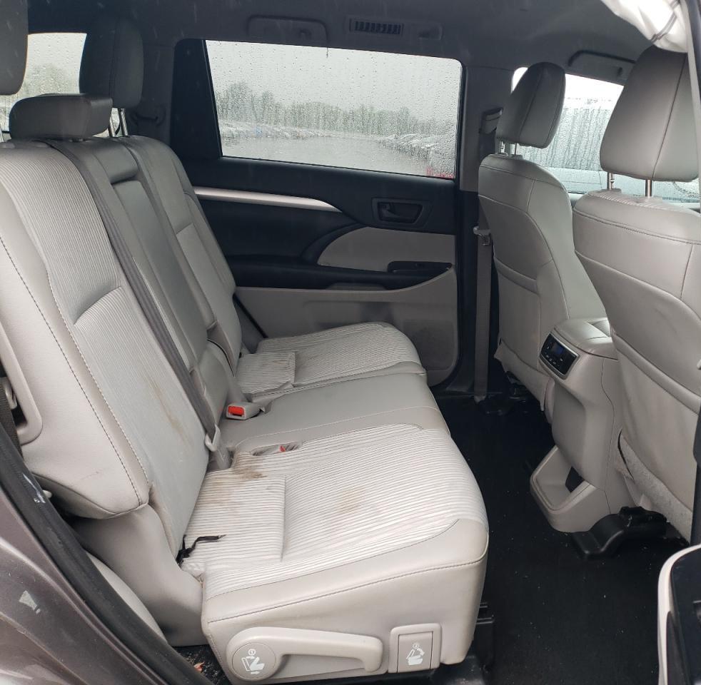 5TDBZRFH4KS722684 2019 Toyota Highlander Le