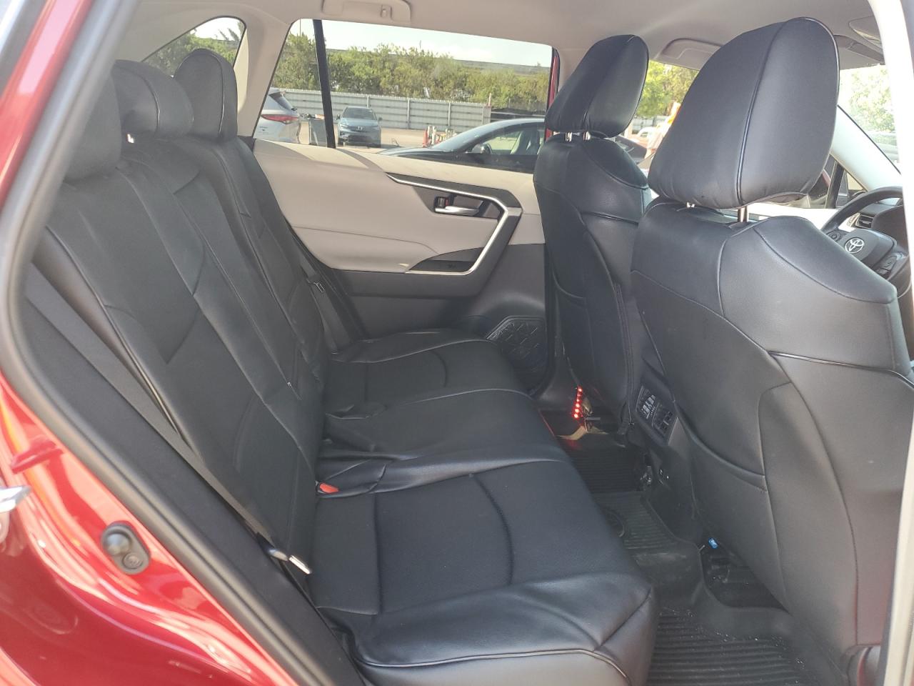 2T3W1RFV4MW175464 2021 Toyota Rav4 Xle