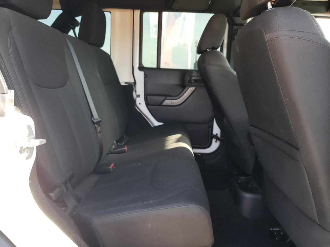 1C4BJWDG9GL190423 2016 Jeep Wrangler Unlimited Sport