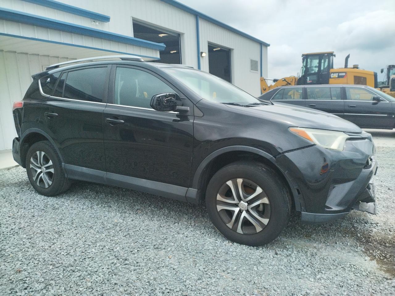 2T3ZFREV6HW313320 2017 Toyota Rav4 Le